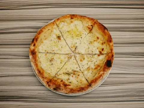 Pizza 4 formaggi (foto indicativa)