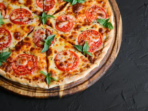 Pizza Caprese (foto indicativa)