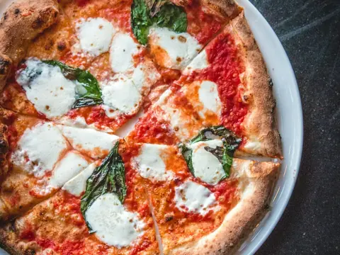 Pizza Margherita (foto indicativa)